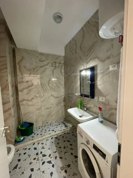 Tirane, jepet me qera apartament 2+1+Ballkon Kati 2, 70 m² 500 € (ALI DEMI)