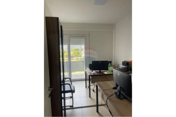 Tirane, jepet me qera 2+1+Ballkon Kati 2, 162 m² 1.500 € (Rruga e Kosovareve)