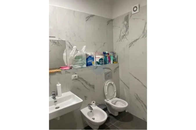 Tirane, jepet me qera 2+1+Ballkon Kati 2, 162 m² 1.500 € (Rruga e Kosovareve)