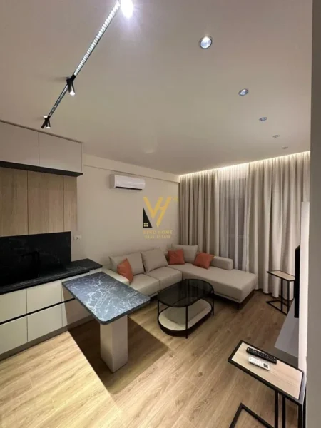 Tirane, jepet me qera apartament 1+1+Ballkon Kati 7, 65 m² 500 € (ALI DEMI)