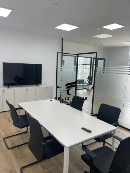 Tirane, jepet me qera ambjent biznesi Kati 3, 200 m² 1.750 € (TOP CHANNEL)