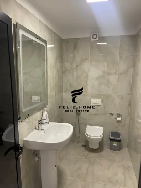 Tirane, jepet me qera ambjent biznesi Kati 3, 200 m² 1.750 € (TOP CHANNEL)