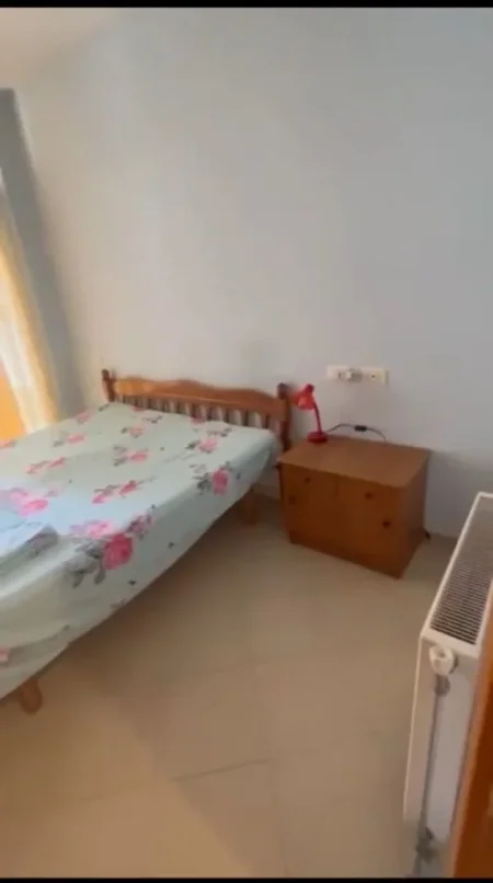 Tirane, jepet me qera apartament 1+1+Ballkon Kati 5, 70 m² 600 € (KOMUNA E PARISIT)