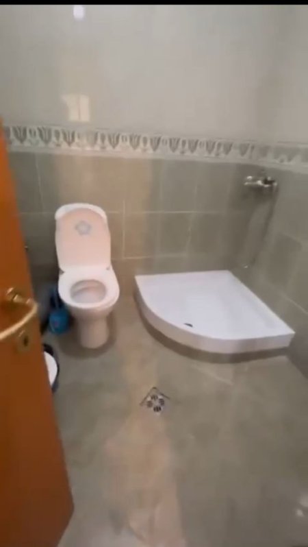 Tirane, jepet me qera apartament 1+1+Ballkon Kati 5, 70 m² 600 € (KOMUNA E PARISIT)
