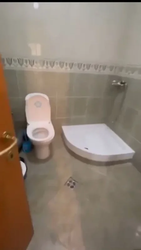 Tirane, jepet me qera apartament 1+1+Ballkon Kati 5, 70 m² 600 € (KOMUNA E PARISIT)