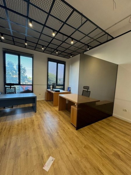Tirane, jepet me qera ambjent biznesi Kati 0, 42 m² 500 € (Kongresi Manastirit)
