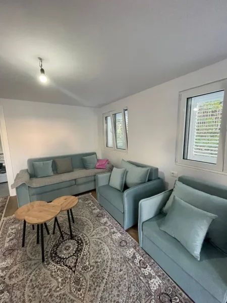 Tirane, jepet me qera garsonier Kati 1, 35 m² 300 € (VILAT GJERMANE)