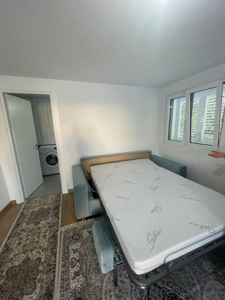 Tirane, jepet me qera garsonier Kati 1, 35 m² 300 € (VILAT GJERMANE)