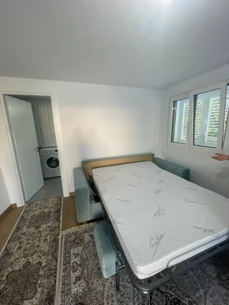 Tirane, jepet me qera garsonier Kati 1, 35 m² 300 € (VILAT GJERMANE)
