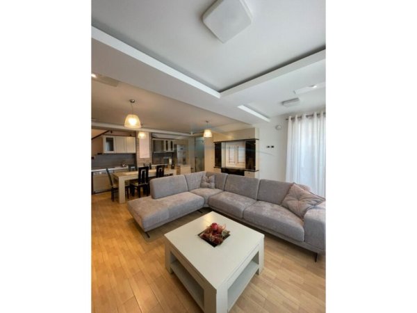 Tirane, jepet me qera apartament duplex 1+1 Kati 3, 128 m² 1.100 € (Kodra e Diellit)