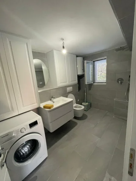 Tirane, jepet me qera garsonier Kati 1, 35 m² 300 € (VILAT GJERMANE)