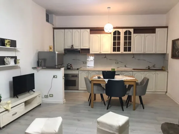 Tirane, jepet me qera apartament 1+1 Kati 2, 75 m² 650 € (Rruga Bardhok Biba)