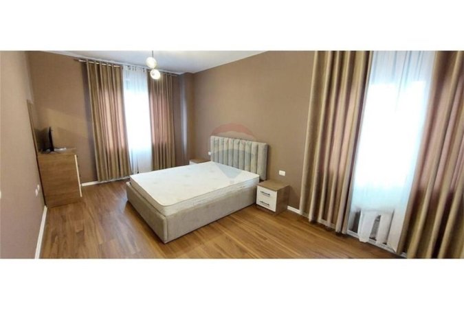 Tirane, jepet me qera 1+1+Ballkon Kati 4, 65 m² 600 € (Rruga e Kavajes)