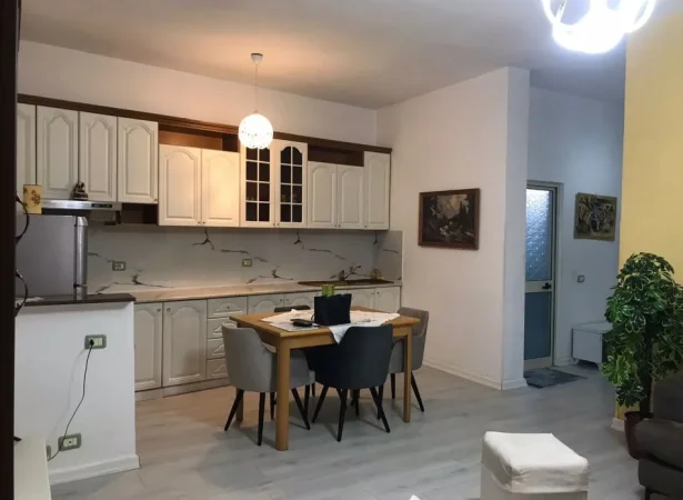 Tirane, jepet me qera apartament 1+1 Kati 2, 75 m² 650 € (Rruga Bardhok Biba)