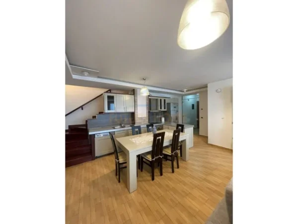 Tirane, jepet me qera apartament Dublex Kati 3, 128 m² 1.100 € (Rezidenca Kodra e Diellit)