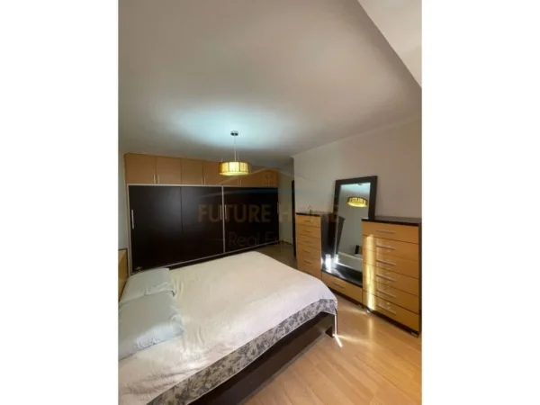 Tirane, jepet me qera apartament Dublex Kati 3, 128 m² 1.100 € (Rezidenca Kodra e Diellit)