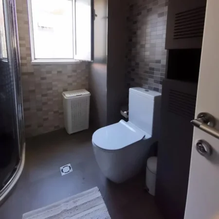 Tirane, shitet apartament 1+1 , 75 m² 165.000 € (Kompleksi Kontakt)