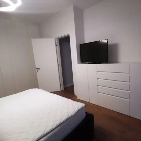 Tirane, shitet apartament 1+1 , 75 m² 165.000 € (Kompleksi Kontakt)