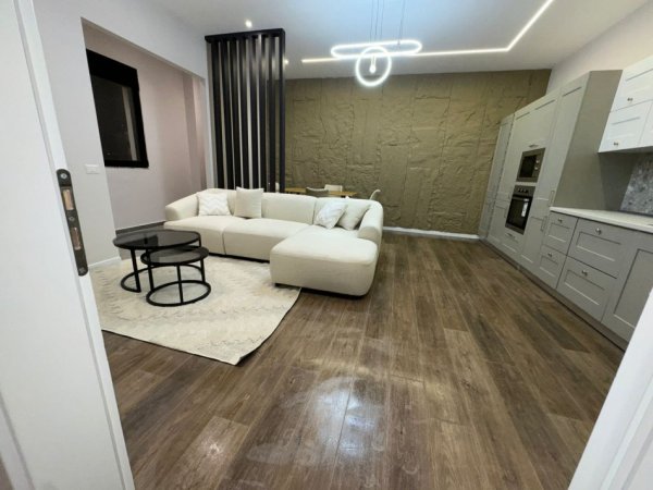 Tirane, jepet me qera apartament 1+1+Ballkon Kati 1, 74 m²  (Afer Kodres se Diellit)