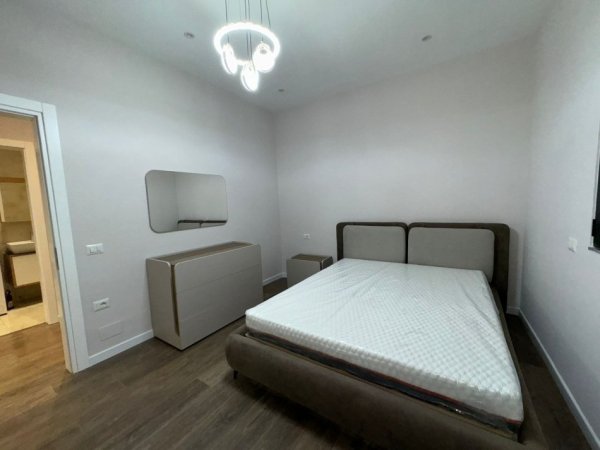 Tirane, jepet me qera apartament 1+1+Ballkon Kati 1, 74 m²  (Afer Kodres se Diellit)