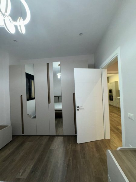 Tirane, jepet me qera apartament 1+1+Ballkon Kati 1, 74 m²  (Afer Kodres se Diellit)