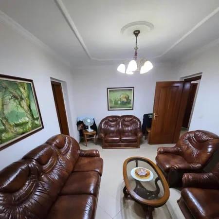 Tirane, shitet apartament 3+1 , 87 m² 248.000 € (Blloku)