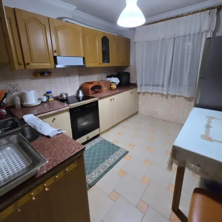 Tirane, shitet apartament 3+1 , 87 m² 248.000 € (Blloku)