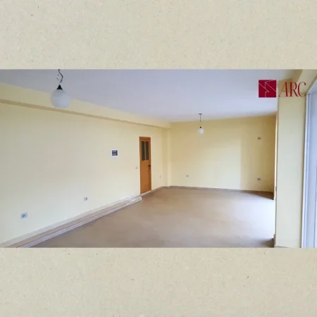 Tirane, shitet dyqan Kati 0, 86 m² 159.000 € (Kompleksi Eleonora)