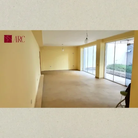 Tirane, shitet dyqan Kati 0, 86 m² 159.000 € (Kompleksi Eleonora)