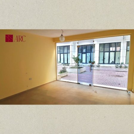 Tirane, shitet dyqan Kati 0, 86 m² 159.000 € (Kompleksi Eleonora)