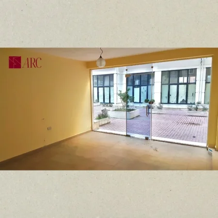 Tirane, shitet dyqan Kati 0, 86 m² 159.000 € (Kompleksi Eleonora)