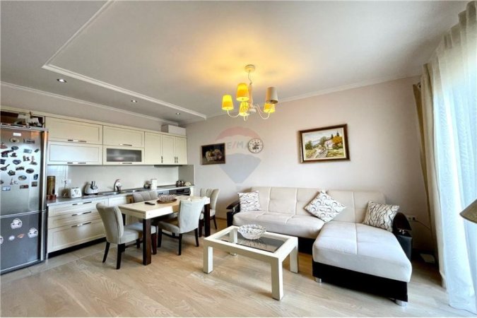 Tirane, jepet me qera apartament 1+1+Aneks+Ballkon , 73 m² 600 € (Rruga e Kavajes)