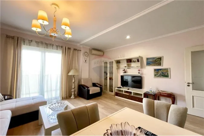 Tirane, jepet me qera apartament 1+1+Aneks+Ballkon , 73 m² 600 € (Rruga e Kavajes)