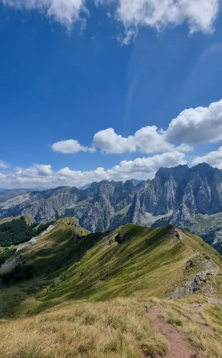 Guide touristique en Albanie. Circuits organisés en famille, solo, en groupe.