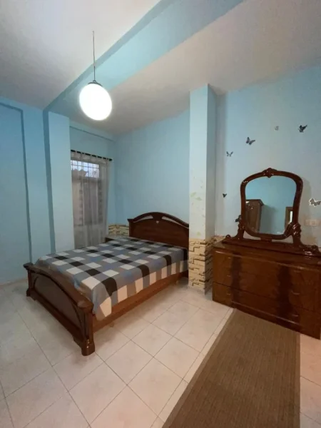 Tirane, jepet me qera apartament 1+1 , 550 € (9-Kateshet)