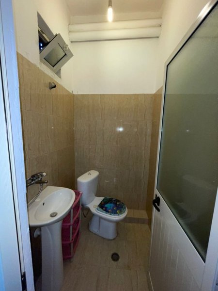 Tirane, jepet me qera apartament 1+1 , 550 € (9-Kateshet)