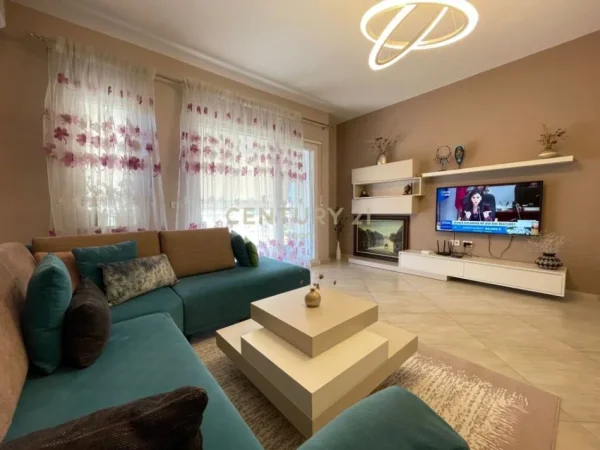 Tirane, jepet me qera apartament 2+1 Kati 4, 115 m² 900 € (Liqen i thate)