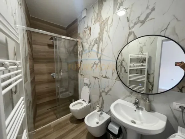 Tirane, jepet me qera apartament 1+1+Aneks+Ballkon Kati 2, 74 m² 680 € (TEG)