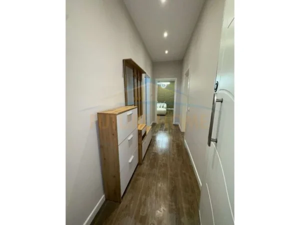 Tirane, jepet me qera apartament 1+1+Aneks+Ballkon Kati 1, 81 m² 700 € (selite)