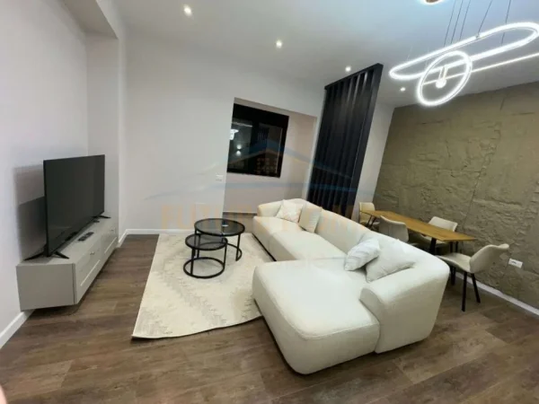 Tirane, jepet me qera apartament 1+1+Aneks+Ballkon Kati 1, 81 m² 700 € (selite)