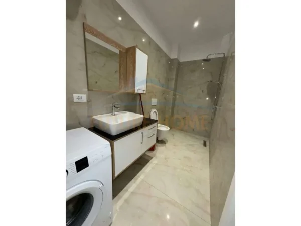 Tirane, jepet me qera apartament 1+1+Aneks+Ballkon Kati 1, 81 m² 700 € (selite)