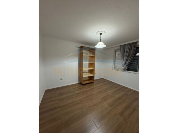 Tirane, jepet me qera apartament 2+1+Ballkon Kati 3, 100 m² 700 € (Myslym Shyri)