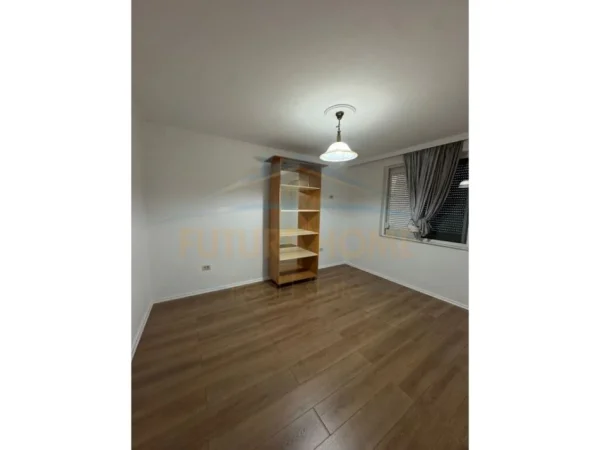 Tirane, jepet me qera apartament 2+1+Ballkon Kati 3, 100 m² 700 € (Myslym Shyri)