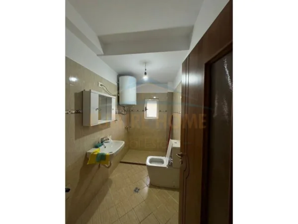 Tirane, jepet me qera apartament 2+1+Ballkon Kati 3, 100 m² 700 € (Myslym Shyri)