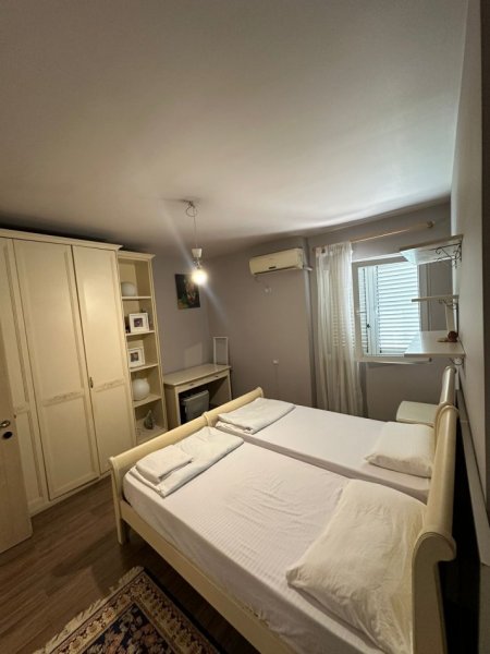 Tirane, jepet me qera apartament 2+1 Kati 4, 70 m² 700 € (Globe , Rruga e Kavajes)