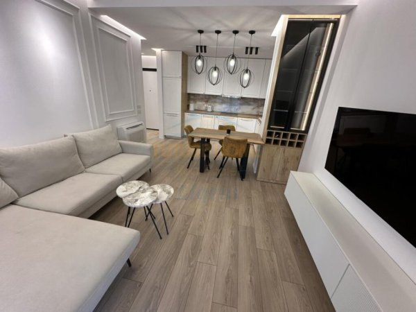 Tirane, jepet me qera apartament 2+1+Ballkon Kati 8, 115 m² 790 € (Yzberisht)
