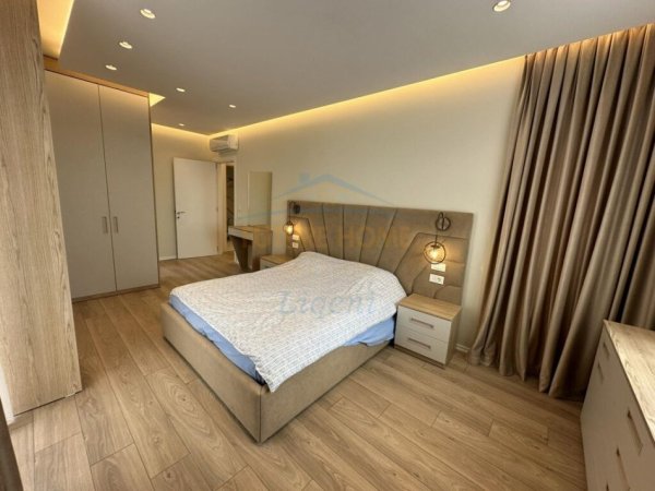 Tirane, jepet me qera apartament 2+1+Ballkon Kati 8, 115 m² 790 € (Yzberisht)
