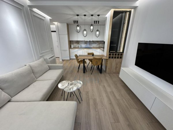 Tirane, jepet me qera apartament 2+1+Ballkon Kati 8, 115 m² 790 € (Yzberisht)