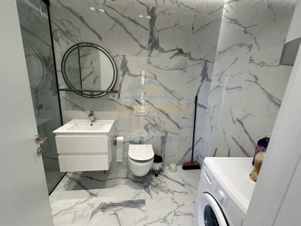 Tirane, jepet me qera apartament 2+1+Ballkon Kati 8, 115 m² 790 € (Yzberisht)