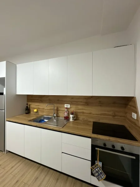 Tirane, shitet apartament 1+1 Kati 3, 83 m² 126.000 € (Stacioni Fundit i Tiranes se Re)